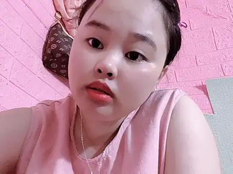 Snapshot of Minee99 chatting on 07-17-26, 08:32 Minee99 online show from 07-17-26, 08:32