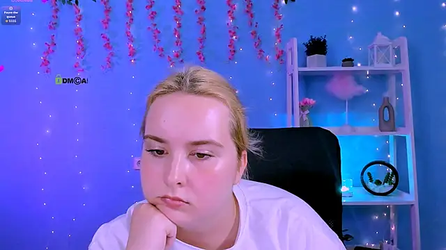 Snapshot of linda_lynx chatting on 07-23-26, 11:52 linda lynx online show from 07-23-26, 11:52