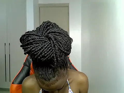 Snapshot of spot_curvy chatting on 08-06-26, 12:23 spot curvy online show from 08-06-26, 12:23