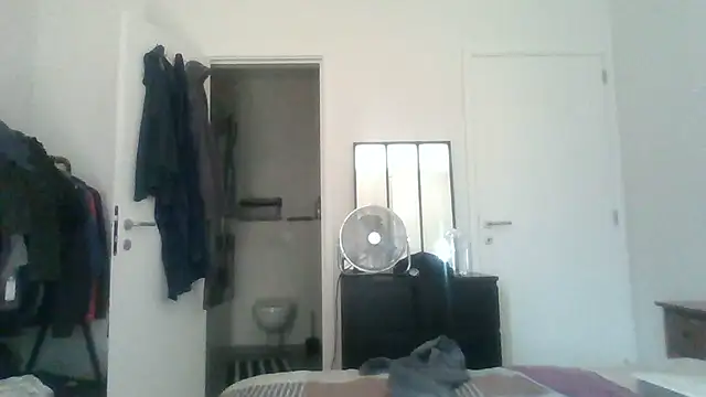 Snapshot of FFbottomnow chatting on 07-21-26, 03:14 FFbottomnow online show from 07-21-26, 03:14