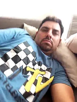 Snapshot of robredoj chatting on 11-05-25, 09:59 robredoj online show from 11-05-25, 09:59