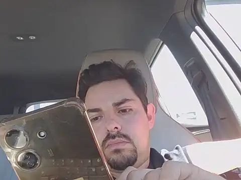 Snapshot of robredoj chatting on 11-18-25, 02:43 robredoj online show from 11-18-25, 02:43