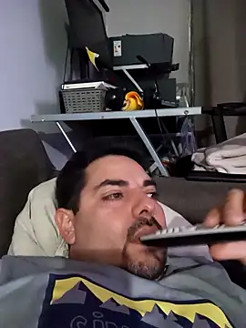 Snapshot of robredoj chatting on 12-15-25, 12:26 robredoj online show from 12-15-25, 12:26