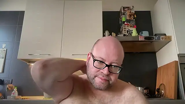 Snapshot of theitalianbear chatting on 12-03-24, 08:49 theitalianbear online show from 12-03-24, 08:49