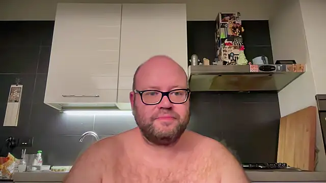 Snapshot of theitalianbear chatting on 12-16-24, 05:00 theitalianbear online show from 12-16-24, 05:00
