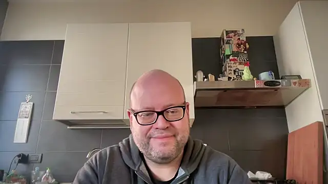 Snapshot of theitalianbear chatting on 02-10-25, 01:44 theitalianbear online show from 02-10-25, 01:44