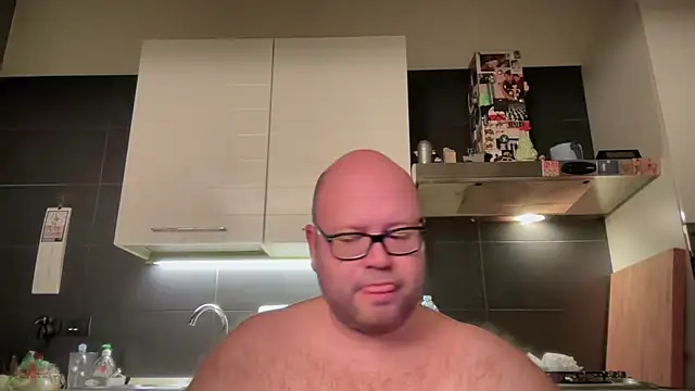 Snapshot of theitalianbear chatting on 02-10-25, 05:41 theitalianbear online show from 02-10-25, 05:41