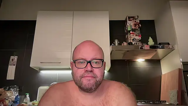 Snapshot of theitalianbear chatting on 09-12-25, 08:42 theitalianbear online show from 09-12-25, 08:42