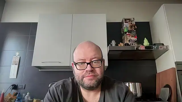 Snapshot of theitalianbear chatting on 10-12-25, 06:34 theitalianbear online show from 10-12-25, 06:34