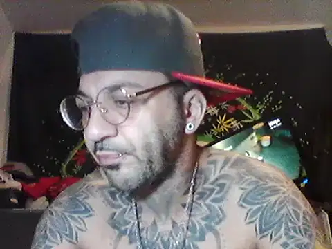 Snapshot of MagicStickBoy chatting on 05-12-26, 06:32 MagicStickBoy online show from 05-12-26, 06:32