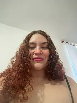 Snapshot of luania1 chatting on 08-05-26, 04:32 luania1 online show from 08-05-26, 04:32