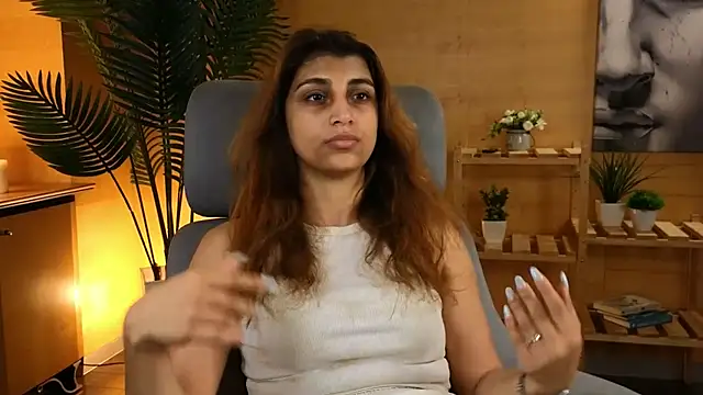 Snapshot of DinahSysak chatting on 08-04-26, 08:06 DinahSysak online show from 08-04-26, 08:06