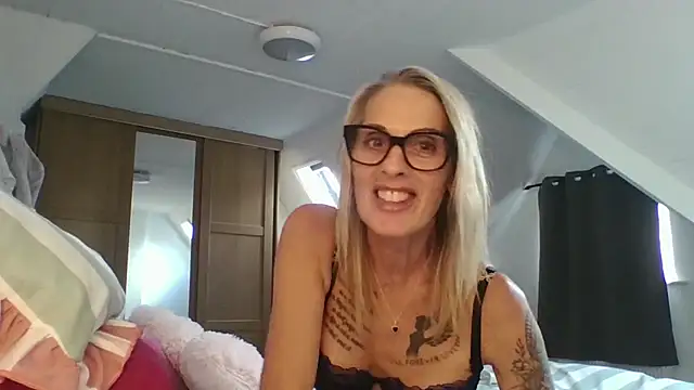 Snapshot of Busty-MorganXX chatting on 07-31-26, 05:23 Busty-MorganXX online show from 07-31-26, 05:23