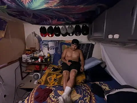 OmarSalasxh33 online show from 08-05-26, 03:26