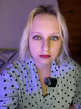 NovaTwinkle online show from 08-04-26, 07:11