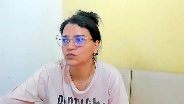 MARILYN GARCIA online show from 04-10-26, 02:11