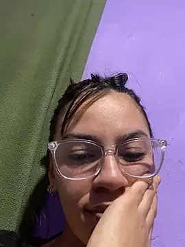 Snapshot of Miaperezz19 chatting on 08-07-26, 04:36 Miaperezz19 online show from 08-07-26, 04:36