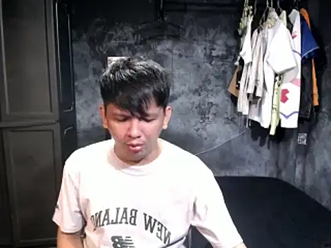 Snapshot of asianPinoy4you chatting on 10-04-25, 08:34 asianPinoy4you online show from 10-04-25, 08:34