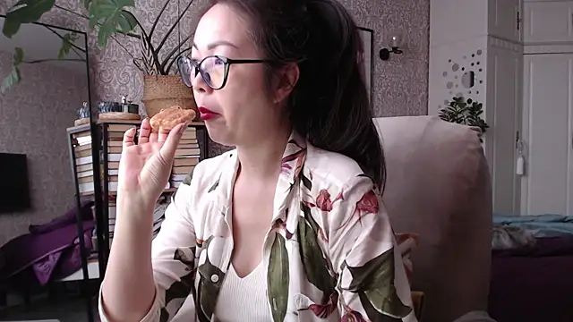 Snapshot of Koreanowner chatting on 02-06-25, 06:51 Koreanowner online show from 02-06-25, 06:51