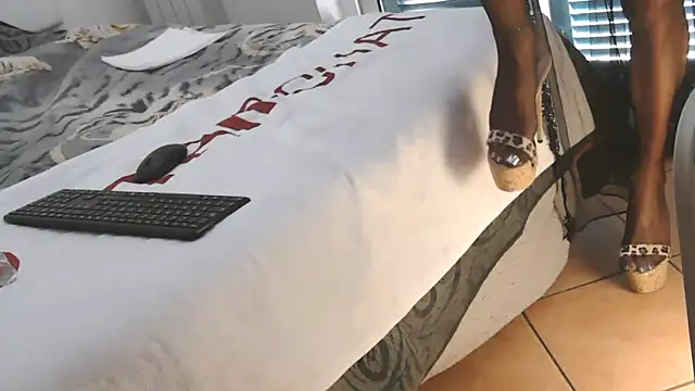 pinktv68 online show from 10-31-25, 11:44