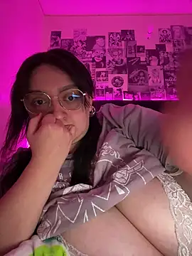 Snapshot of aliceayres797 chatting on 09-14-25, 02:44 aliceayres797 online show from 09-14-25, 02:44