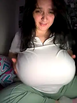 Snapshot of aliceayres797 chatting on 10-19-25, 03:18 aliceayres797 online show from 10-19-25, 03:18