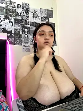 Snapshot of aliceayres797 chatting on 10-19-25, 05:13 aliceayres797 online show from 10-19-25, 05:13