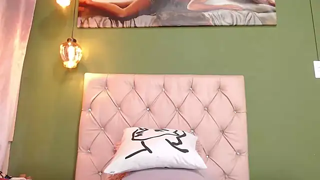 Snapshot of Tinna_Flirt chatting on 02-13-25, 04:22 Tinna Flirt online show from 02-13-25, 04:22