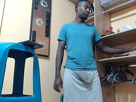 Snapshot of kurtbigcock chatting on 10-17-25, 06:10 kurtbigcock online show from 10-17-25, 06:10