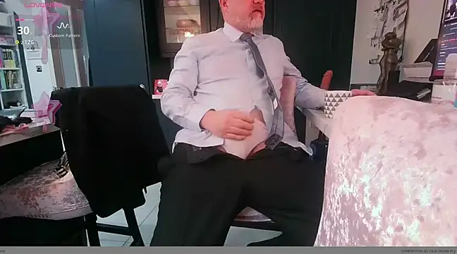 Snapshot of jiminpete chatting on 12-09-24, 09:06 jiminpete online show from 12-09-24, 09:06