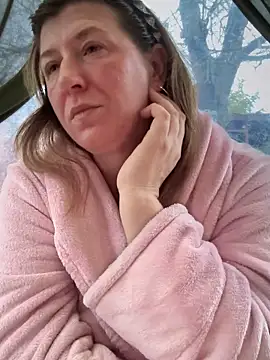 Snapshot of Natali_UA chatting on 11-06-25, 05:19 Natali UA online show from 11-06-25, 05:19