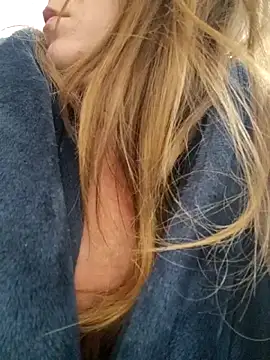 Snapshot of Natali_UA chatting on 12-14-25, 10:20 Natali UA online show from 12-14-25, 10:20