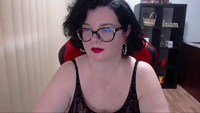 Snapshot of MissTroublle chatting on 12-13-24, 11:13 MissTroublle online show from 12-13-24, 11:13