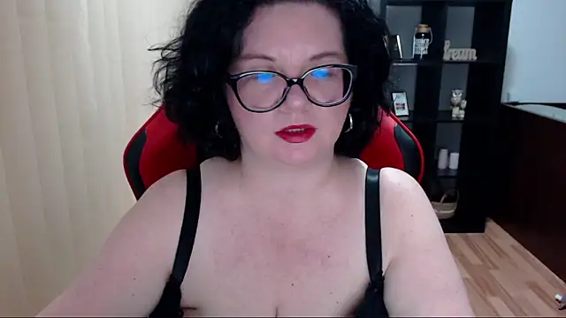 Snapshot of MissTroublle chatting on 09-10-25, 10:04 MissTroublle online show from 09-10-25, 10:04