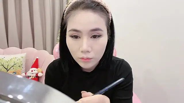 Snapshot of Meilian2021 chatting on 12-19-24, 06:12 Meilian2021 online show from 12-19-24, 06:12