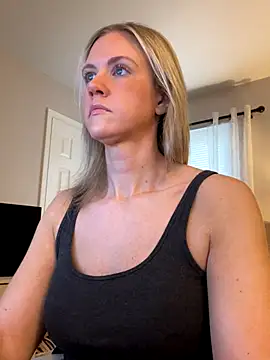 Snapshot of Kay_Cakes chatting on 11-21-25, 01:54 Kay Cakes online show from 11-21-25, 01:54