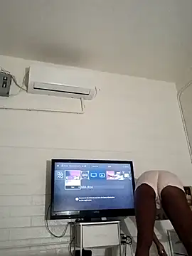 Xochillovemoney2 online show from 09-28-25, 06:30