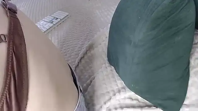 Kiradoll27 online show from 10-29-25, 09:33