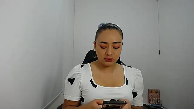 ReyleDoll online show from 12-18-24, 12:43