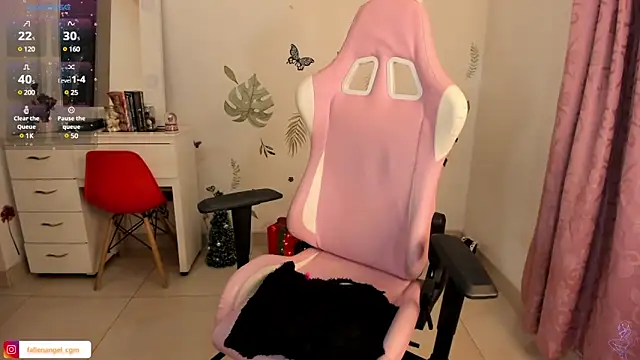 Snapshot of Fallengangel chatting on 12-17-24, 10:55 Fallengangel online show from 12-17-24, 10:55