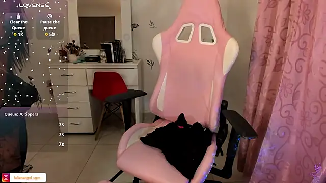 Snapshot of Fallengangel chatting on 01-20-25, 06:10 Fallengangel online show from 01-20-25, 06:10