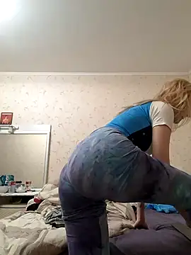 YogisticJuli666 online show from 01-22-25, 05:37