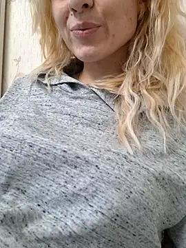 YogisticJuli666 online show from 03-10-25, 06:16