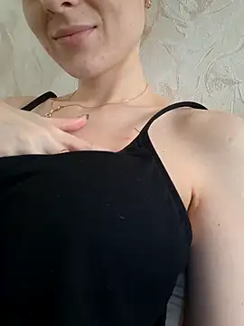 YogisticJuli666 online show from 10-09-25, 06:33