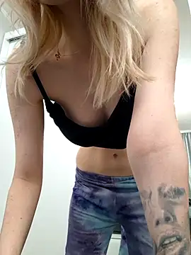 YogisticJuli666 online show from 10-13-25, 04:56