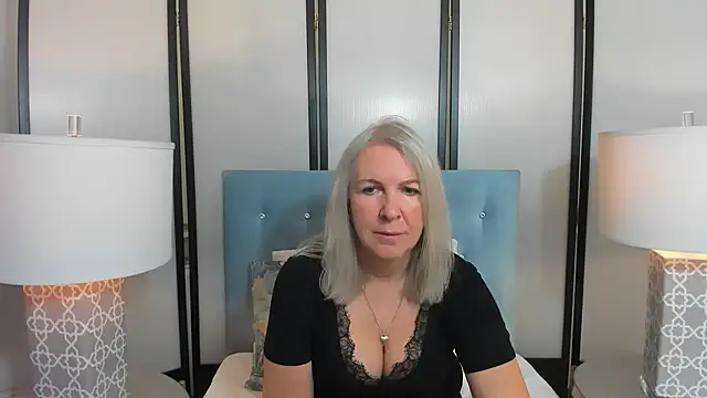 Snapshot of EricaTop chatting on 10-19-25, 05:08 EricaTop online show from 10-19-25, 05:08