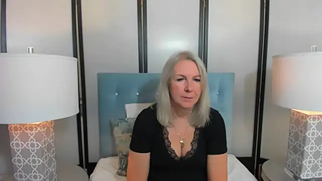 Snapshot of EricaTop chatting on 10-25-25, 05:04 EricaTop online show from 10-25-25, 05:04