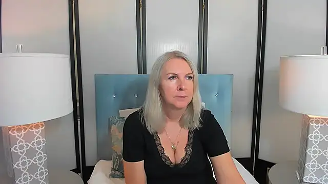 Snapshot of EricaTop chatting on 10-27-25, 05:50 EricaTop online show from 10-27-25, 05:50