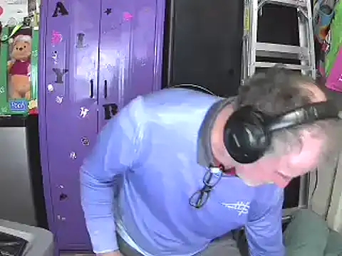 Snapshot of Sweet_Sexy1963 chatting on 12-28-24, 01:39 Sweet Sexy1963 online show from 12-28-24, 01:39