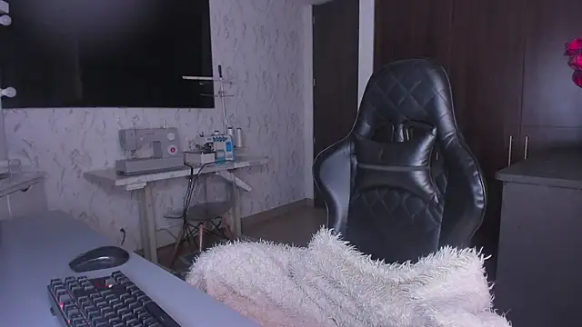 Snapshot of Lisegg_ chatting on 12-13-24, 12:06 Lisegg online show from 12-13-24, 12:06